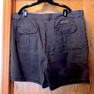 New Cabela men’s 46 x 7” inseam 7 pocket hiker charcoal gray cargo Shorts